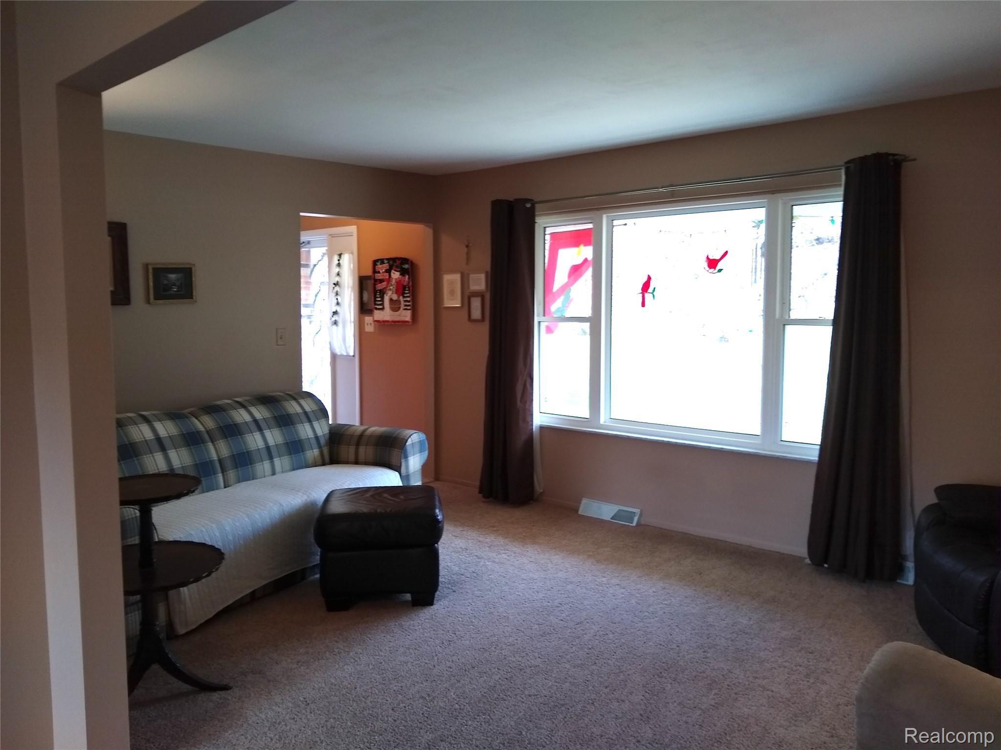 2901 Bullard Road Hartland, MI 48353 - Photo 11 of 26 Living Room