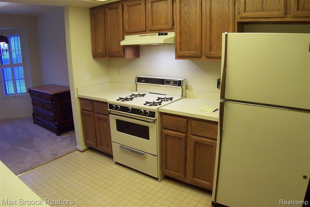 5 Kitchen.JPG