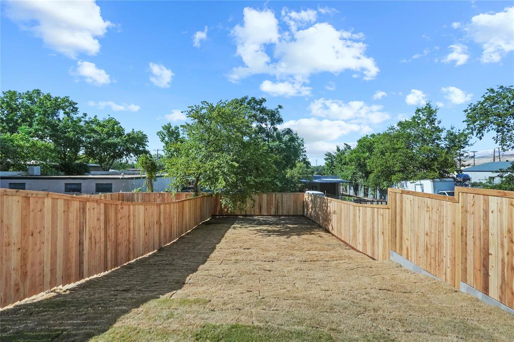 1823 Pollard Street Dallas, TX 75208 - Photo 28 of 28 View of fenced yard