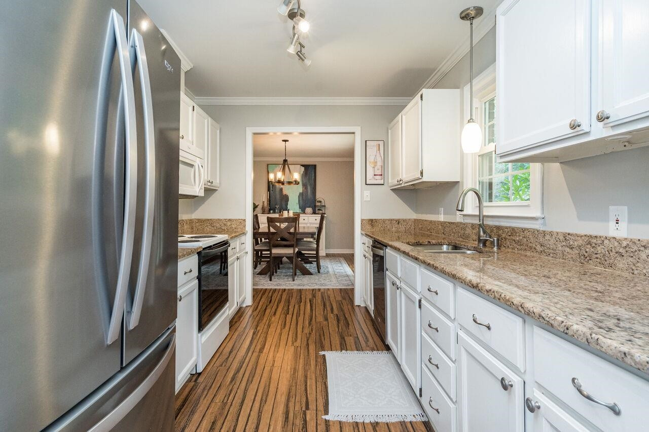 6112 Iris Drive Raleigh, NC 27612 - Photo 10 of 23 Photo 10