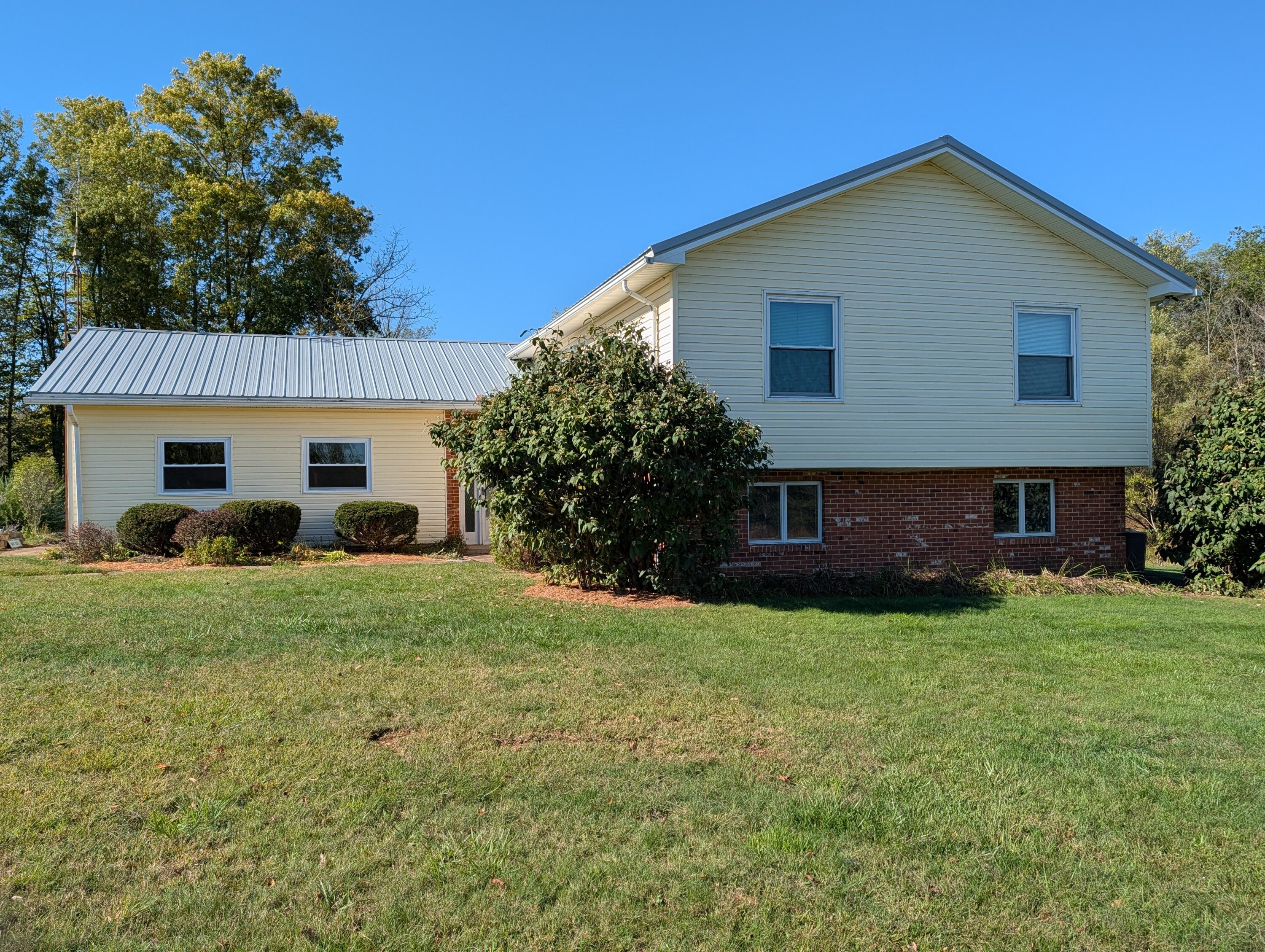 9933 Blue Road Mount Vernon, OH 43050 - Photo 2 of 33 2
