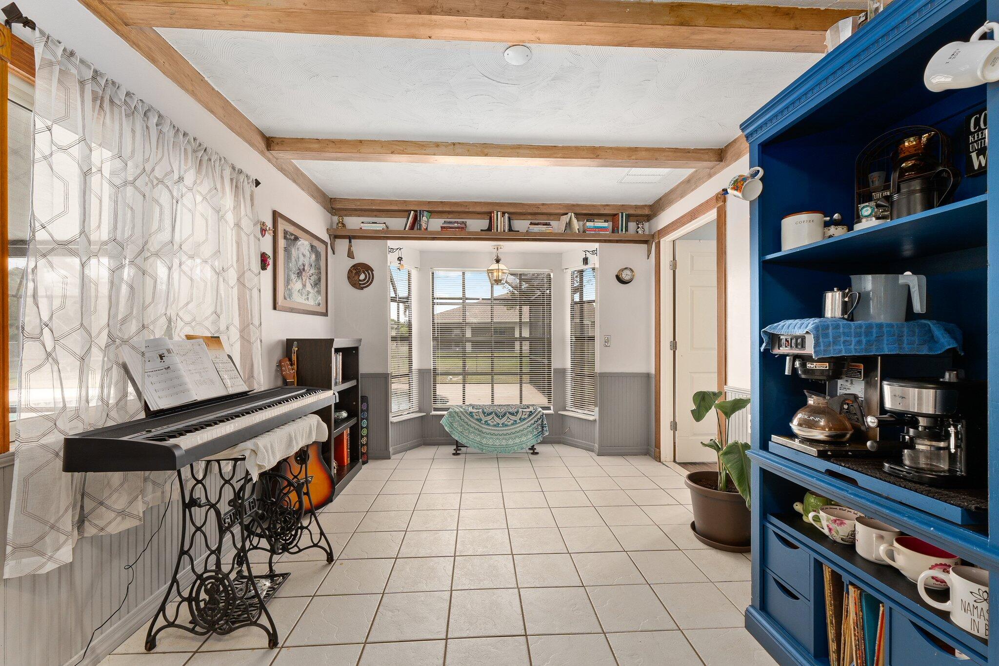 547 Southeast Cliff Road Port St. Lucie, FL 34984 - Photo 18 of 33 Breakfast nook facing pool