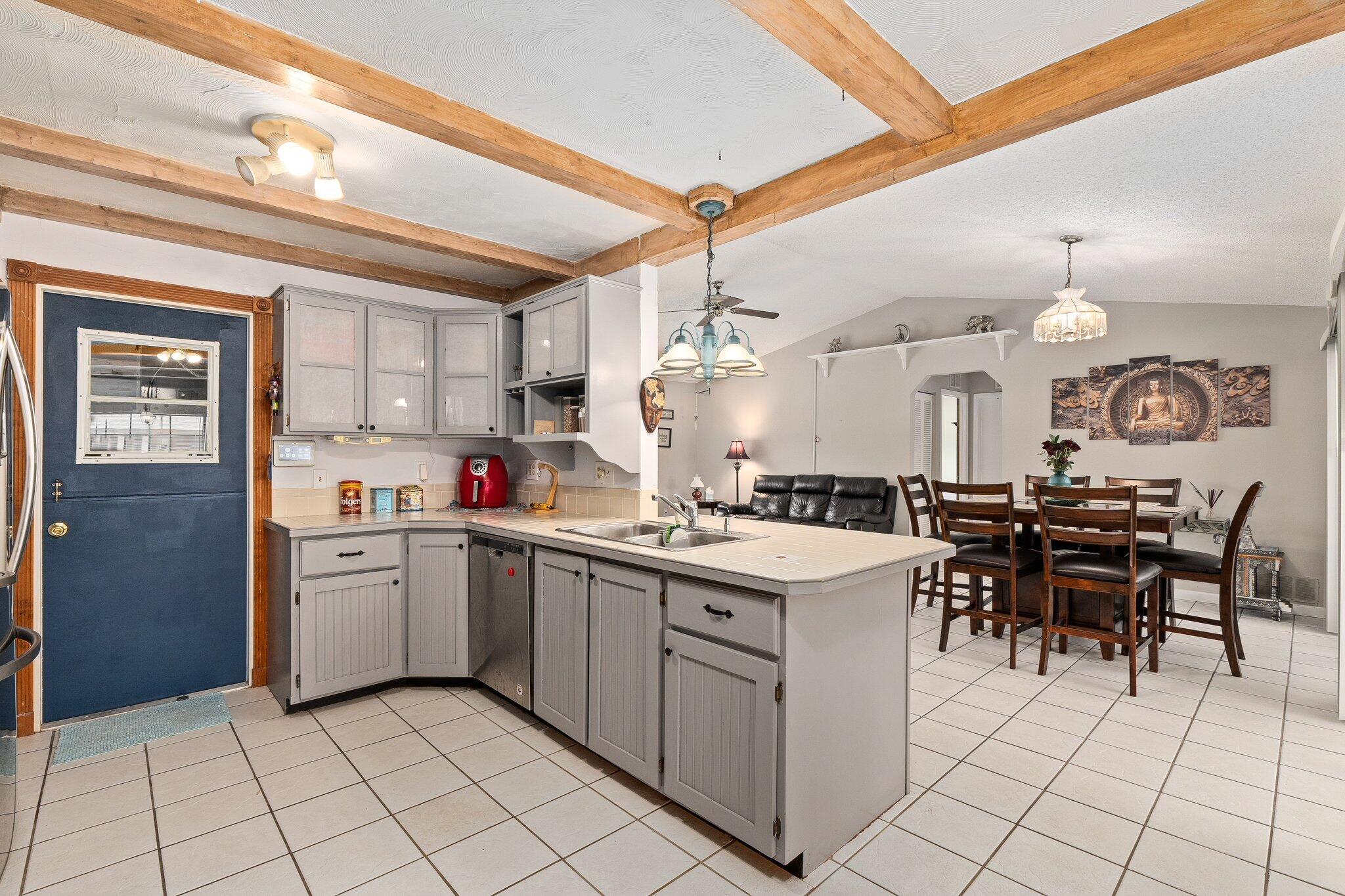 547 Southeast Cliff Road Port St. Lucie, FL 34984 - Photo 20 of 33 Kitchen facing dining room