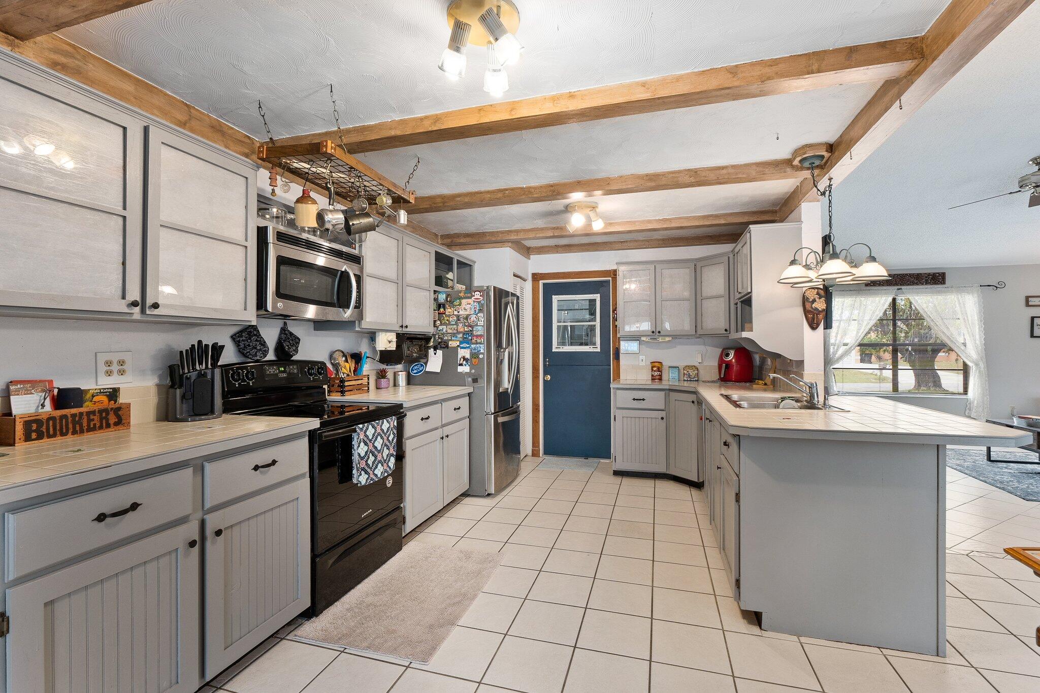 547 Southeast Cliff Road Port St. Lucie, FL 34984 - Photo 21 of 33 Kichen