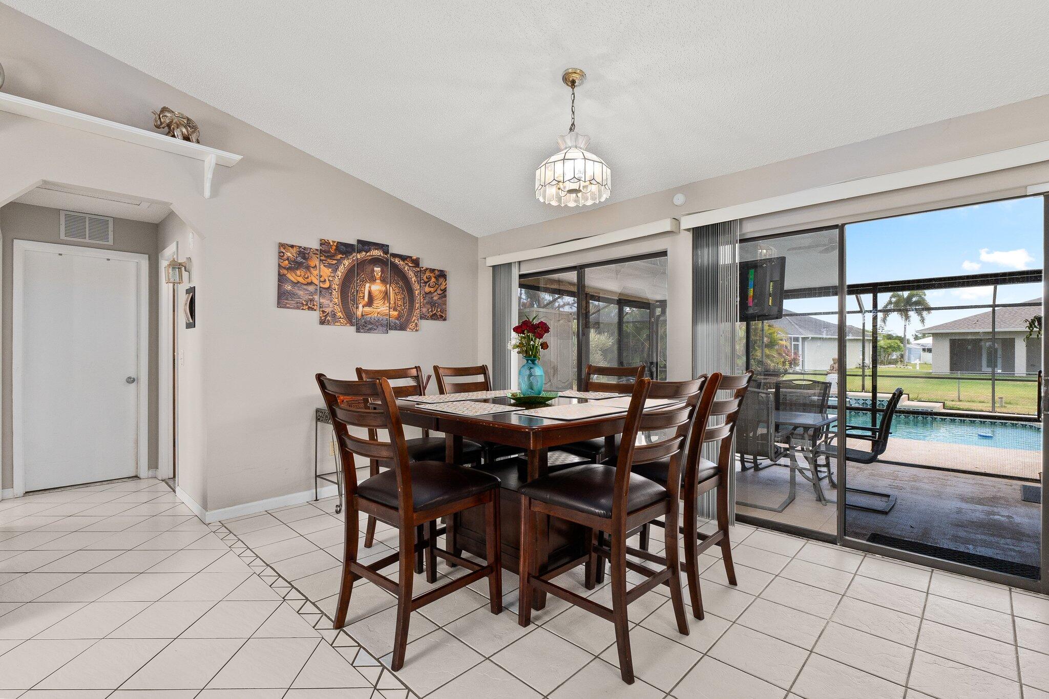 547 Southeast Cliff Road Port St. Lucie, FL 34984 - Photo 23 of 33 Dining