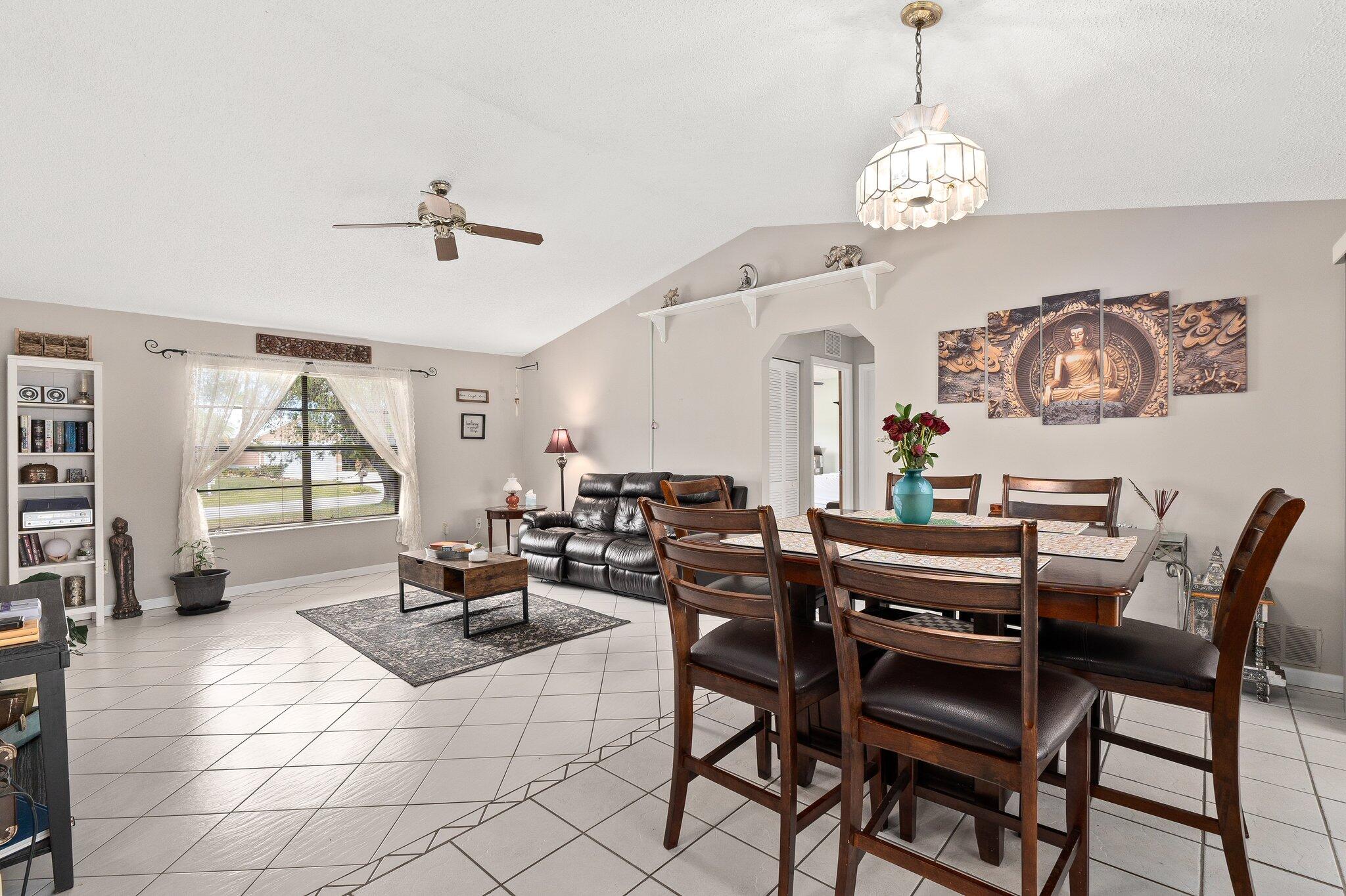 547 Southeast Cliff Road Port St. Lucie, FL 34984 - Photo 24 of 33 Dining facing living room