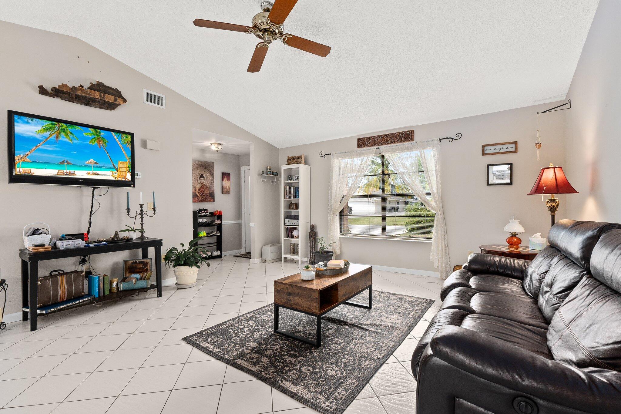 547 Southeast Cliff Road Port St. Lucie, FL 34984 - Photo 26 of 33 Living room facing entrance