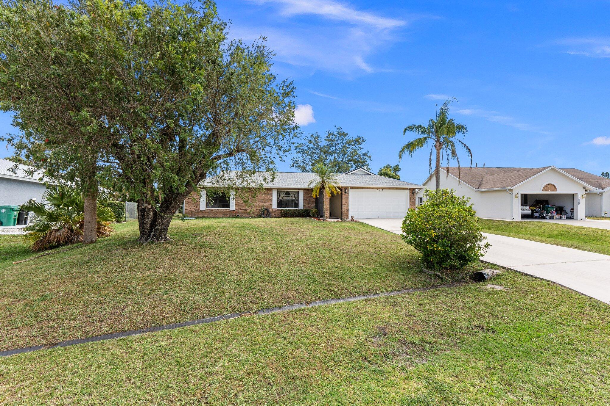 547 Southeast Cliff Road Port St. Lucie, FL 34984 - Photo 3 of 33 Front
