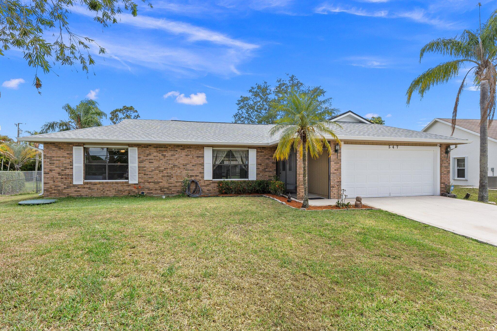 547 Southeast Cliff Road Port St. Lucie, FL 34984 - Photo 4 of 33 Front