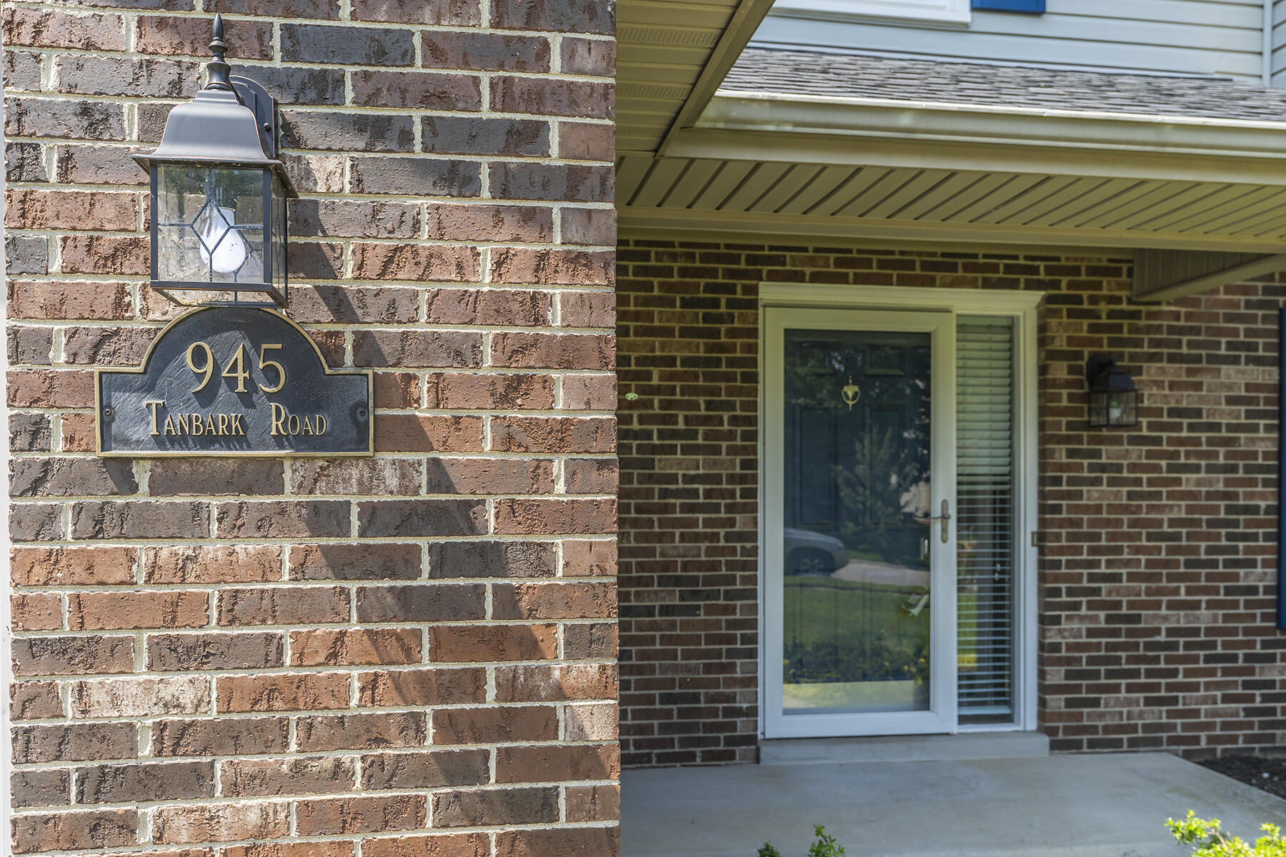 945 Tanbark Road Lexington, KY 40515 - Photo 3 of 31 945tanbark03 copy