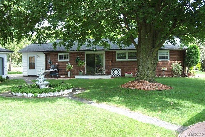 67275 Wolcott Road Ray, MI 48096 - Photo 12 of 18 100_8036 (800x533) (2).jpg
