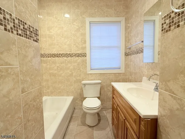 $2,500 | 664 Amboy Avenue, Unit 2, Woodbridge, NJ 07095