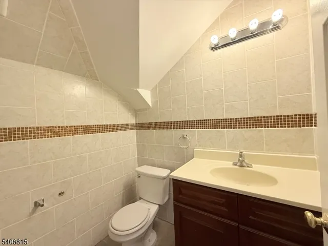 $2,500 | 664 Amboy Avenue, Unit 2, Woodbridge, NJ 07095
