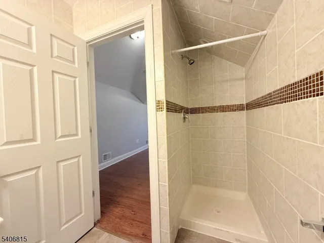 $2,500 | 664 Amboy Avenue, Unit 2, Woodbridge, NJ 07095