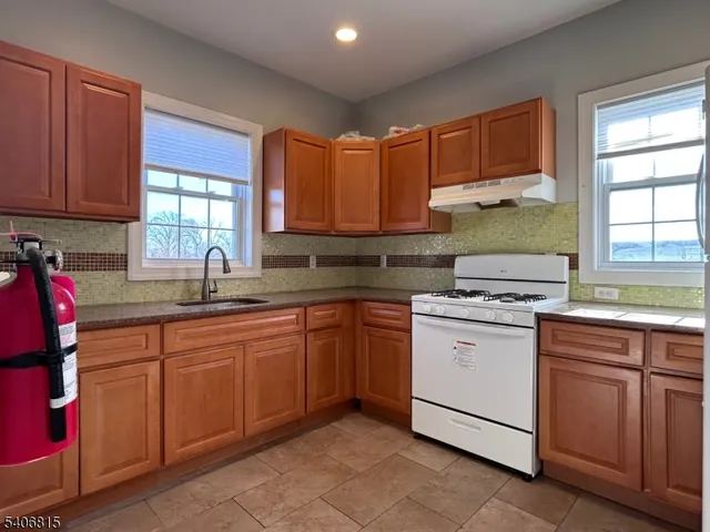 $2,500 | 664 Amboy Avenue, Unit 2, Woodbridge, NJ 07095