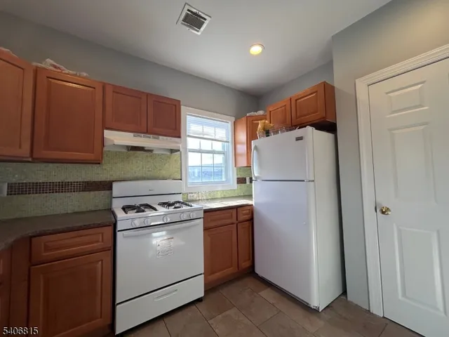 $2,500 | 664 Amboy Avenue, Unit 2, Woodbridge, NJ 07095