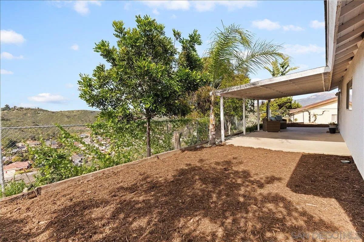 12448 Ridgeton Drive Lakeside, CA 92040 - Photo 4 of 47