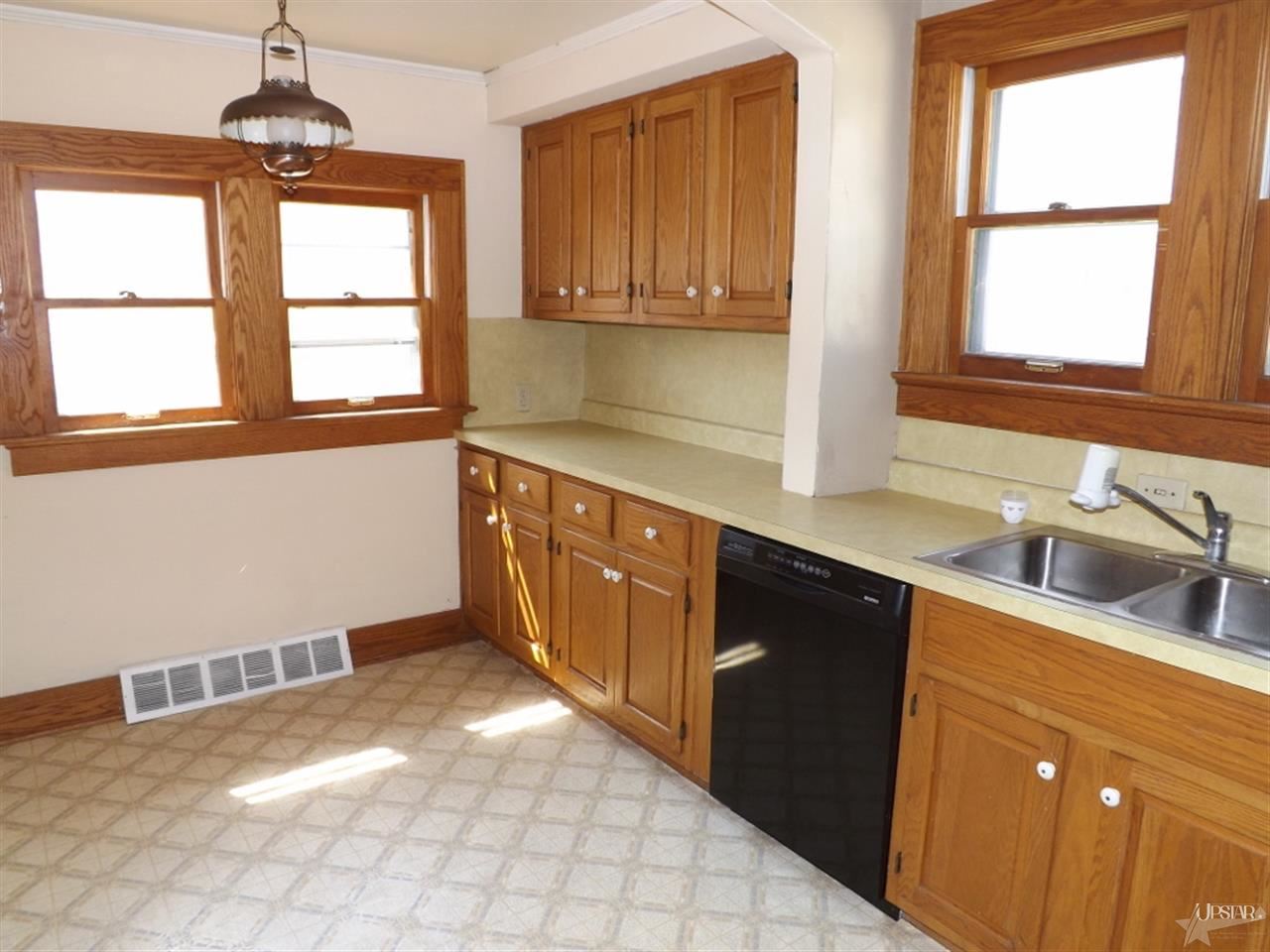 411 North 5th Street Decatur, IN 46733 - Photo 5 of 8