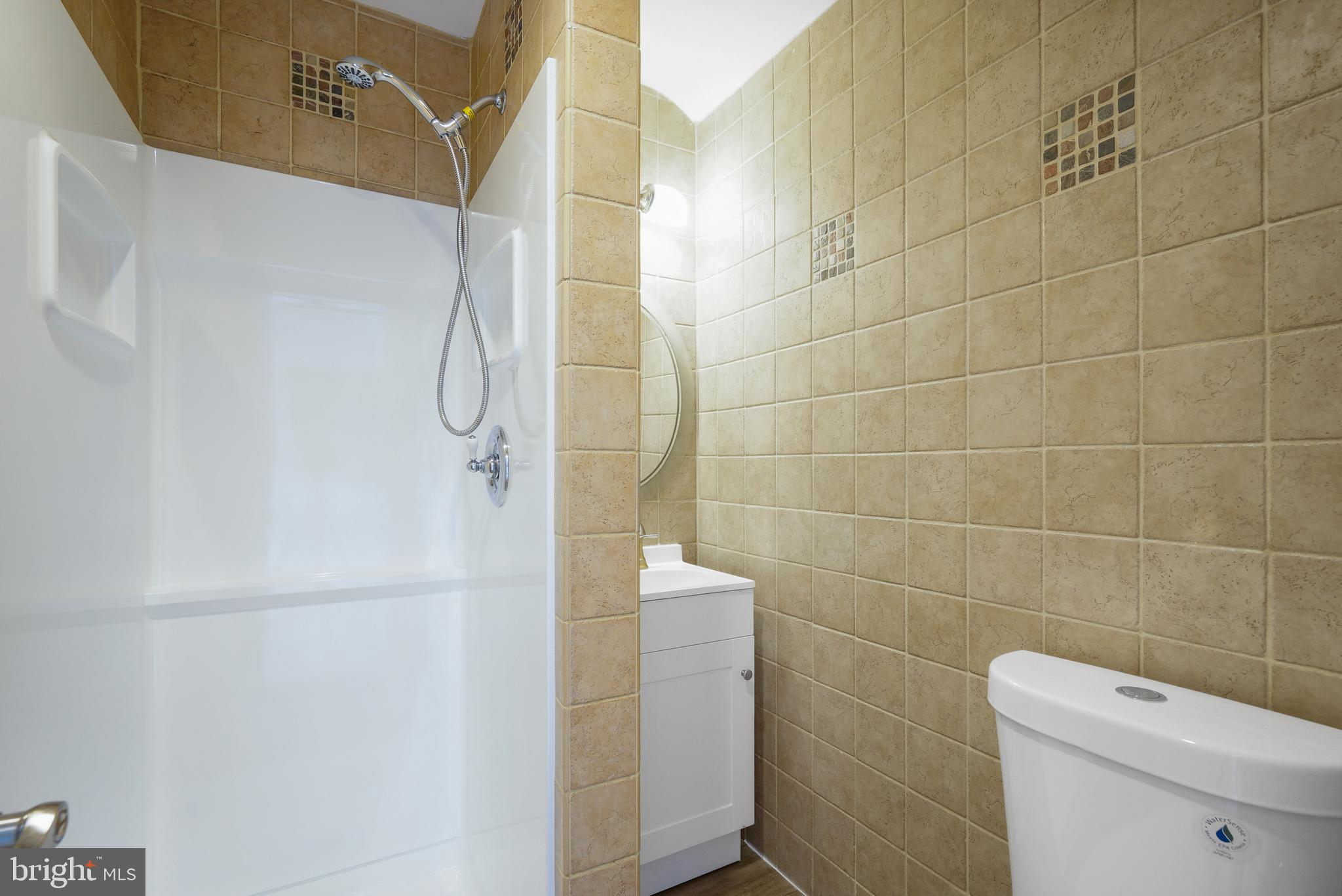 7421 Nigh Road Falls Church, VA 22043 - Photo 12 of 32 Main Level Full Bath 2