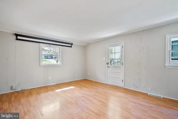 $3,400 | 7421 Nigh Road, Falls Church, VA 22043