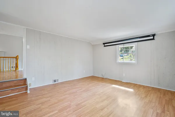 $3,400 | 7421 Nigh Road, Falls Church, VA 22043