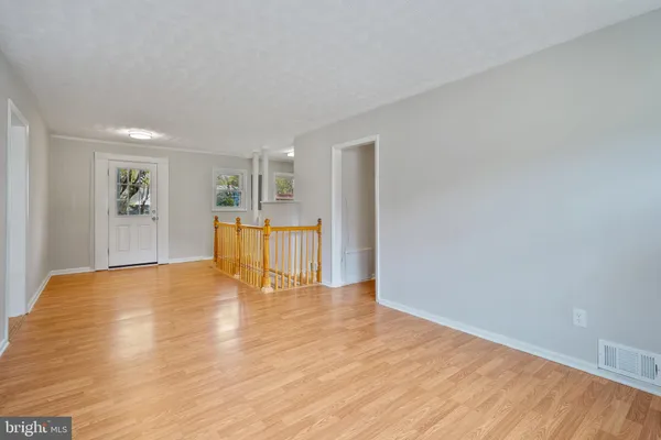 $3,400 | 7421 Nigh Road, Falls Church, VA 22043