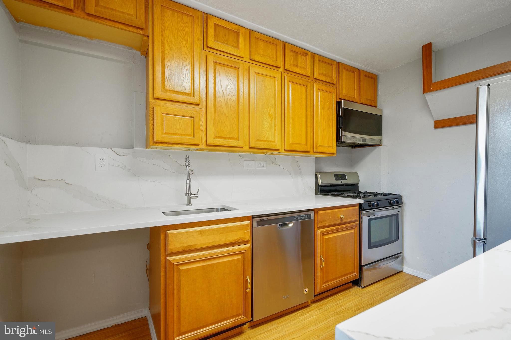 7421 Nigh Road Falls Church, VA 22043 - Photo 3 of 32 Kitchen