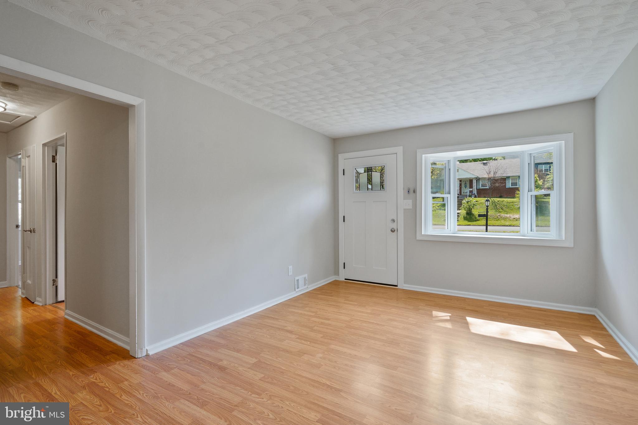 7421 Nigh Road Falls Church, VA 22043 - Photo 6 of 32 Foyer