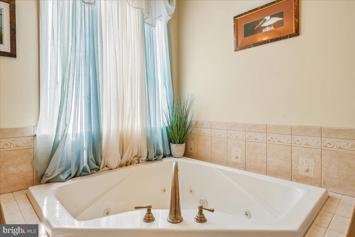 12195 Potomac View Road Newburg, MD 20664 - Photo 22 of 91 Main Floor Bedroom Bath