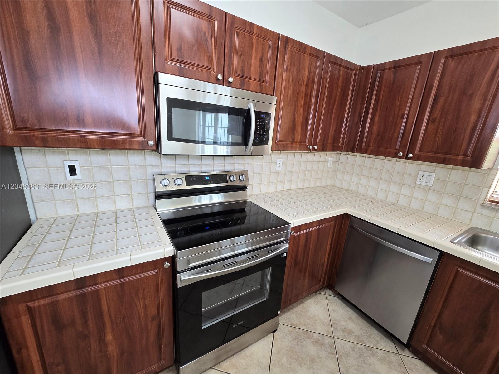 14758 Southwest 9th Lane Miami, FL 33194 - Photo 6 of 93