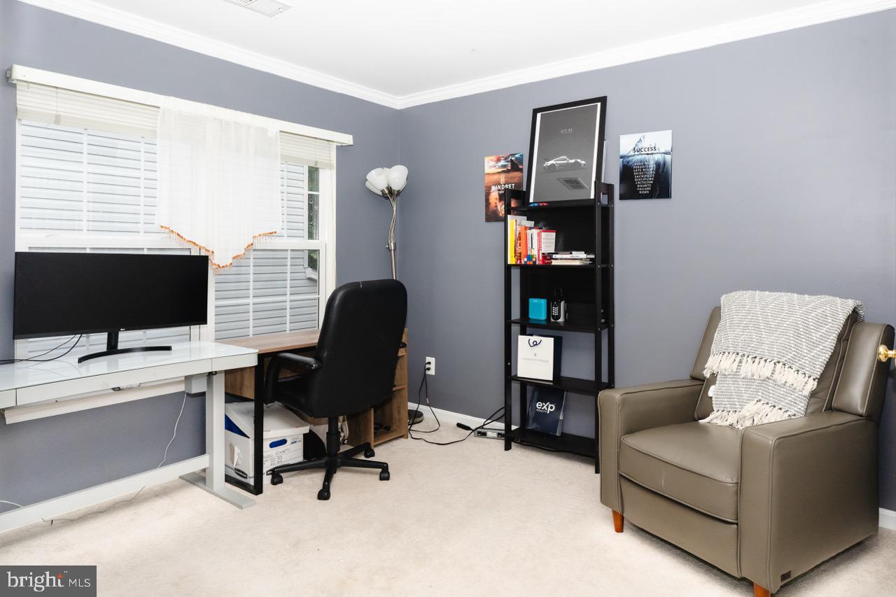 18278 Maple Spring Court Leesburg, VA 20176 - Photo 22 of 35 Cozy workspace with modern accents.