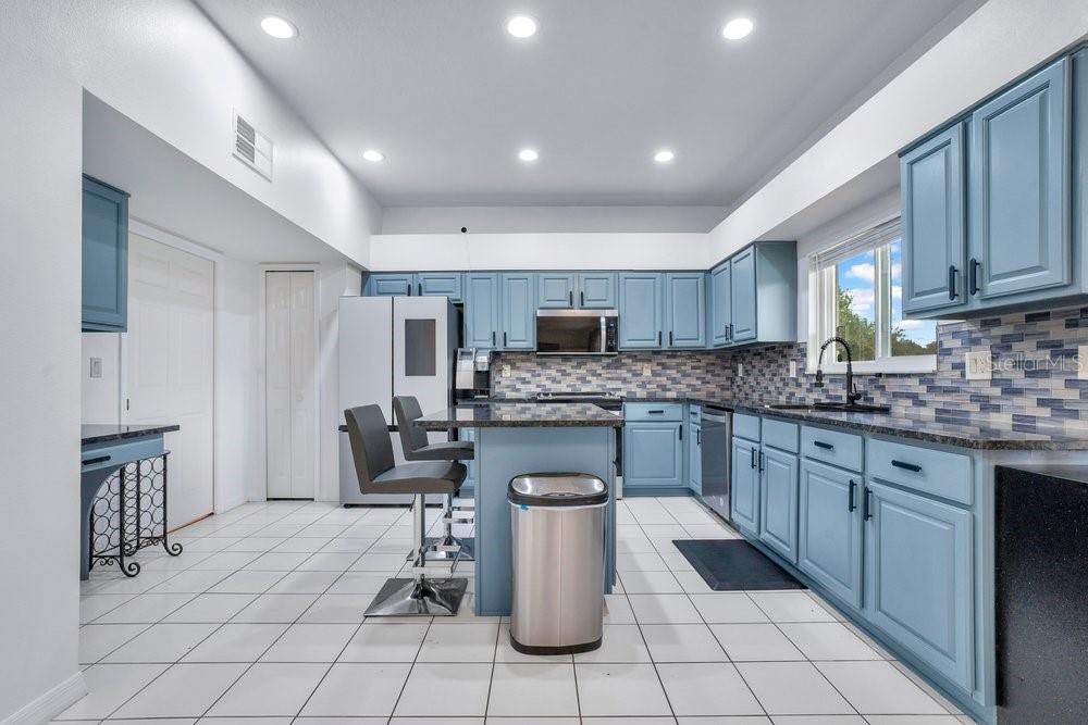 219 Strathmore Circle Kissimmee, FL 34744 - Photo 12 of 57