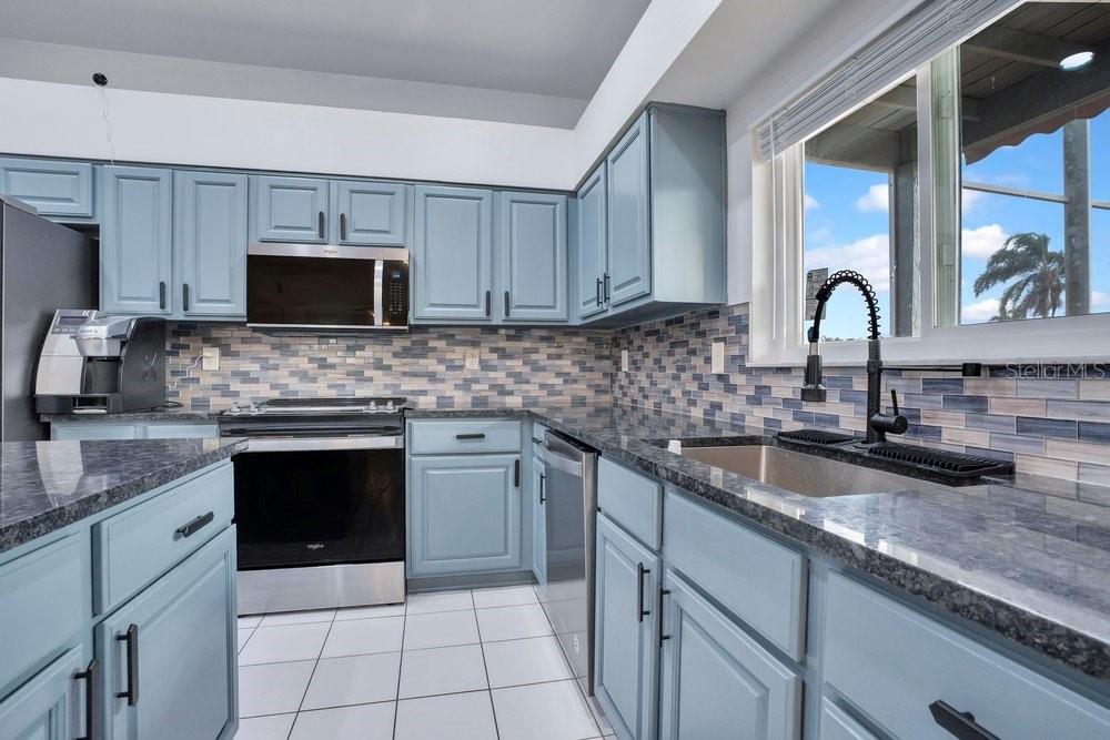 219 Strathmore Circle Kissimmee, FL 34744 - Photo 10 of 57