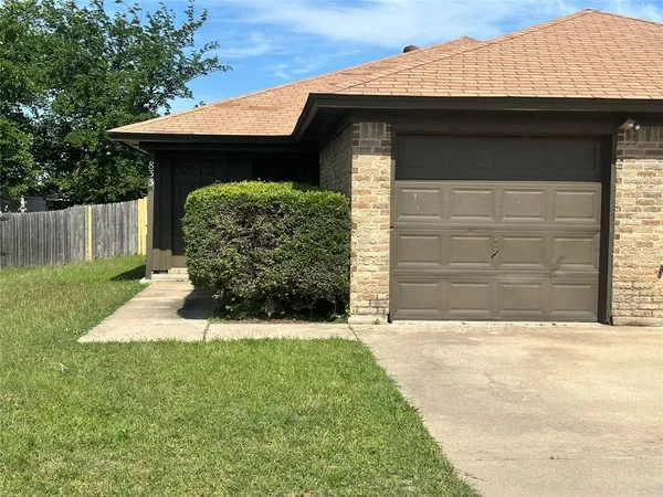$1,595 | 833 White Rock Street, Saginaw, TX 76179