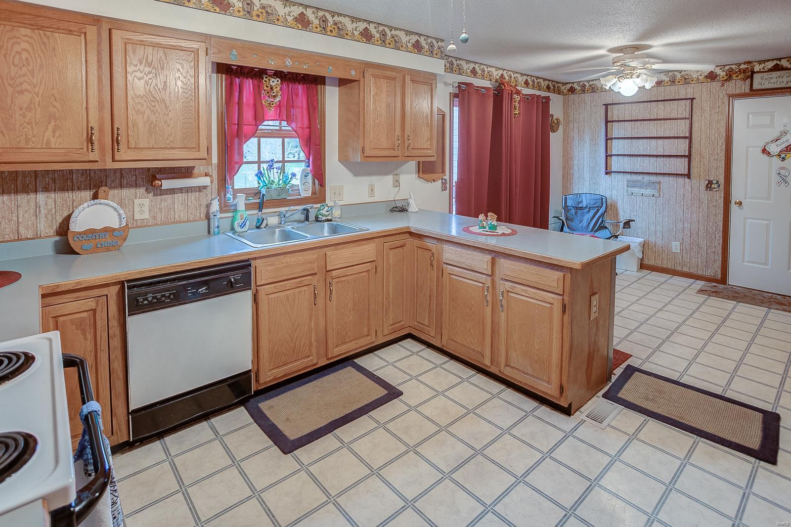 11200 Lake Road Highland, IL 62249 - Photo 7 of 23
