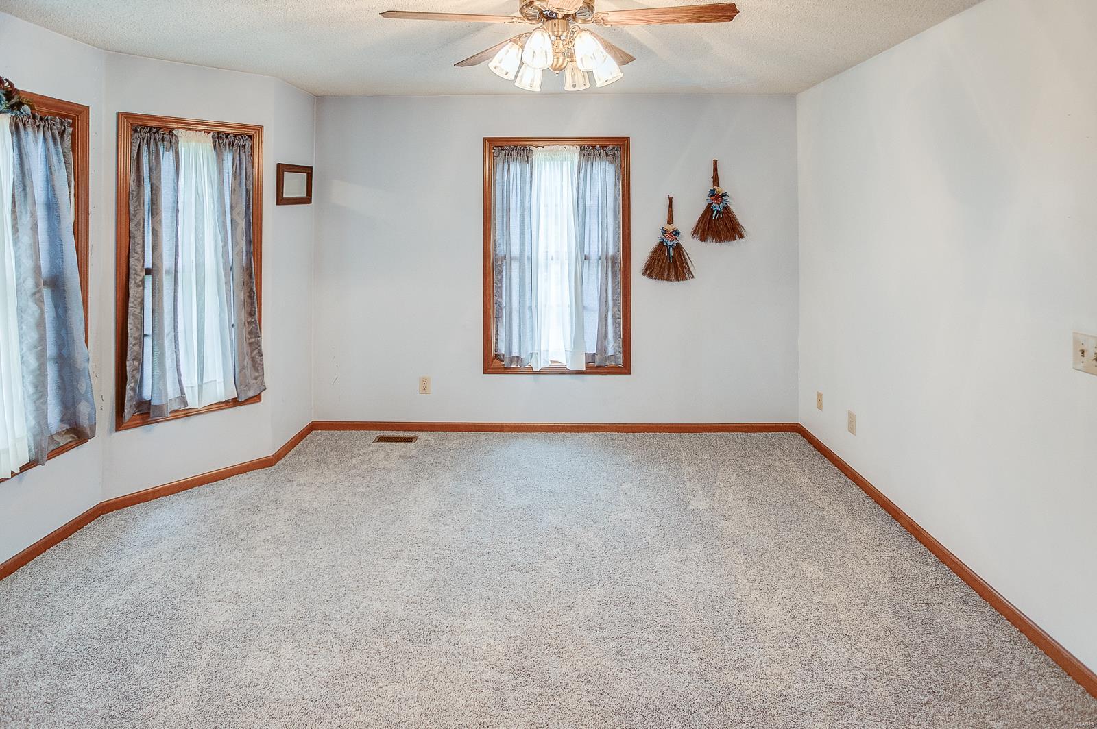 11200 Lake Road Highland, IL 62249 - Photo 9 of 23