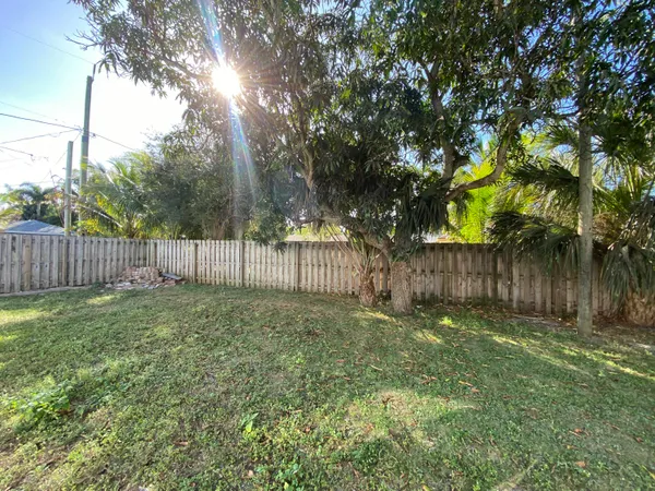 $2,000 | 717 2nd Avenue South, Unit 7, Lake Worth Beach, FL 33460