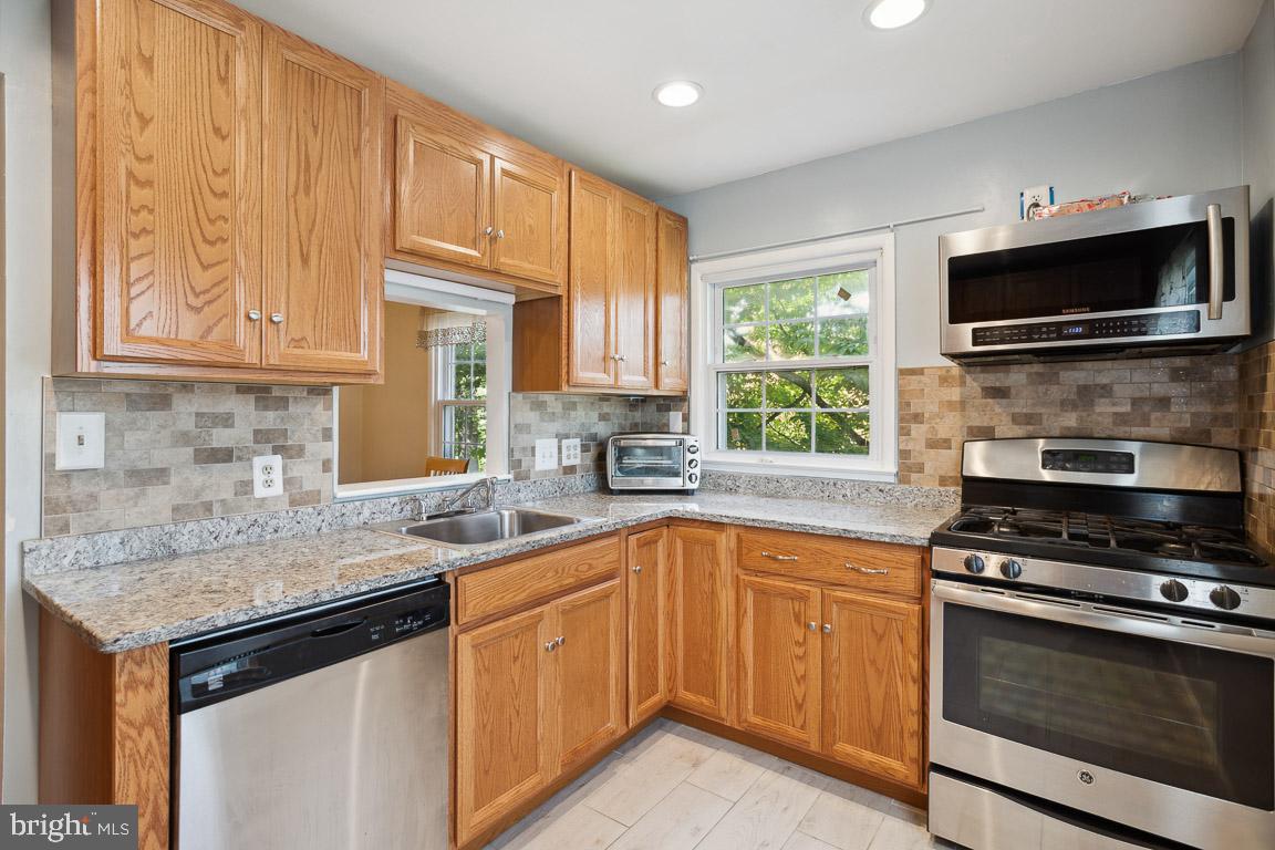 13639 Stepney Lane Chantilly, VA 20151 - Photo 2 of 33 Remodeled Kitchen in 2020