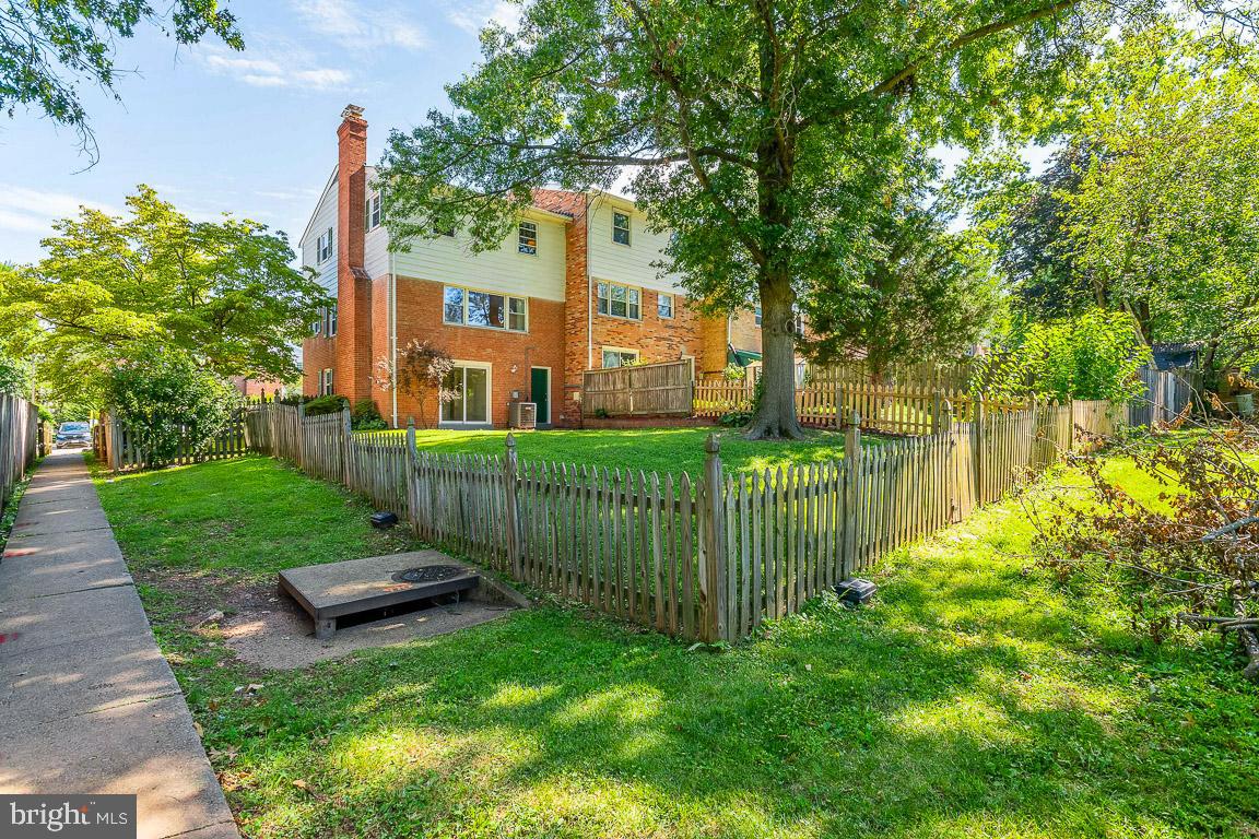 13639 Stepney Lane Chantilly, VA 20151 - Photo 26 of 33 Rear Yard