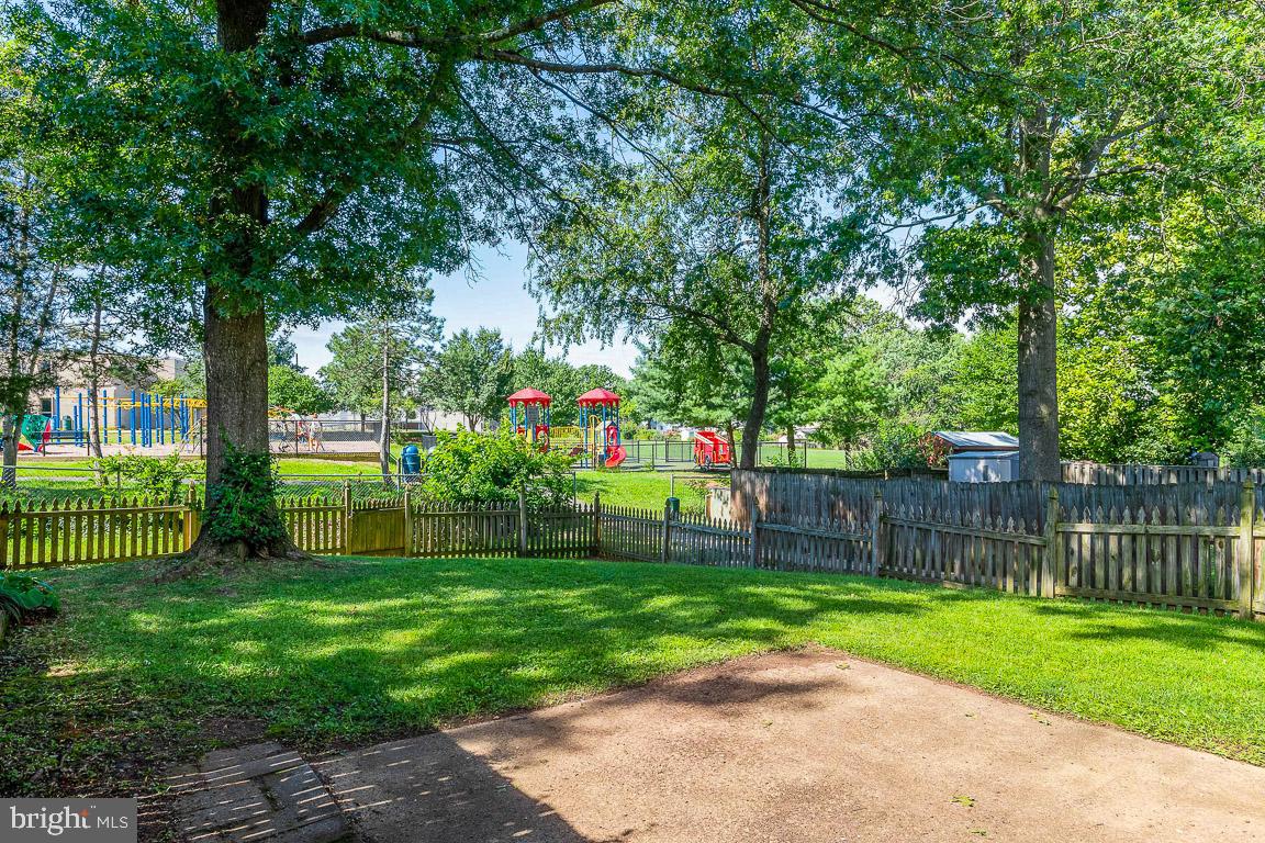 13639 Stepney Lane Chantilly, VA 20151 - Photo 27 of 33 Patio