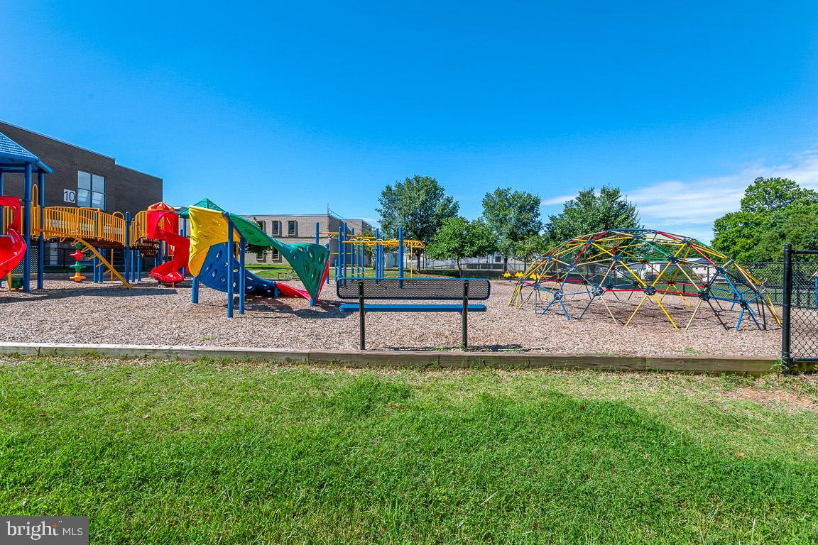 13639 Stepney Lane Chantilly, VA 20151 - Photo 29 of 33 2nd Playground