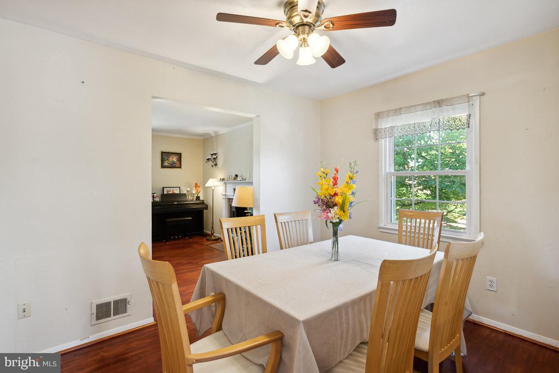 13639 Stepney Lane Chantilly, VA 20151 - Photo 6 of 33 Formal Dining Room