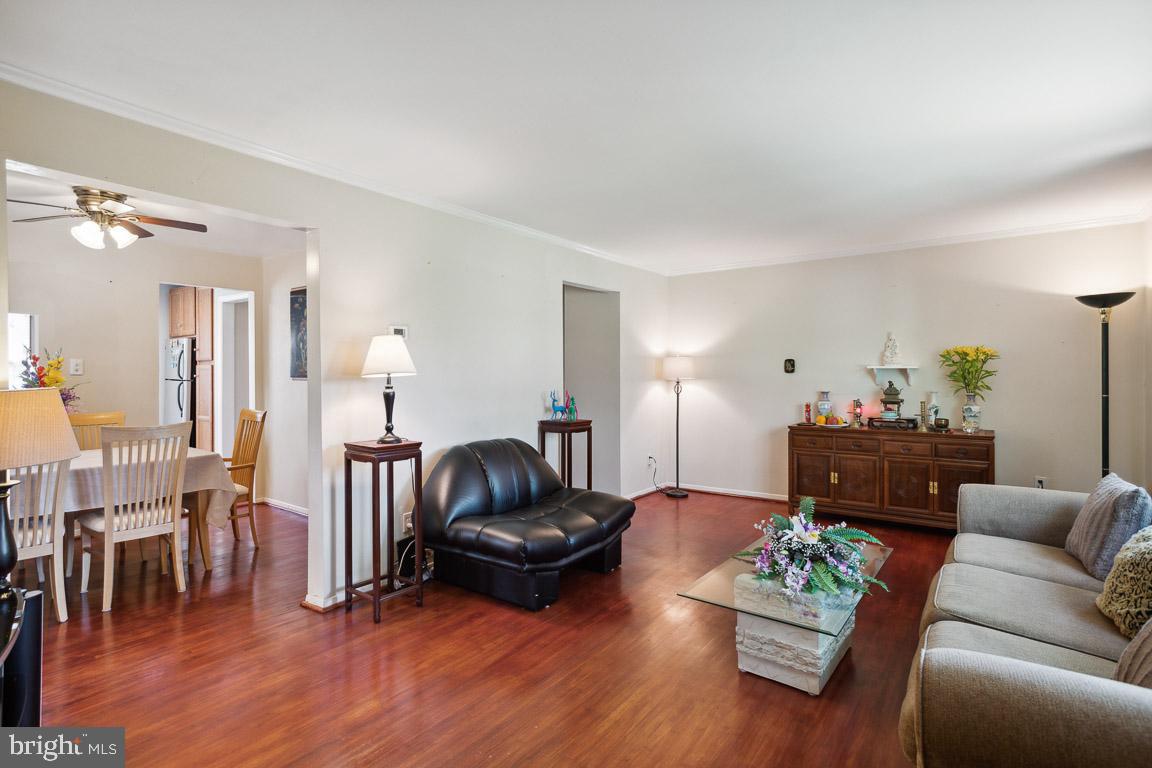 13639 Stepney Lane Chantilly, VA 20151 - Photo 9 of 33 Family Room