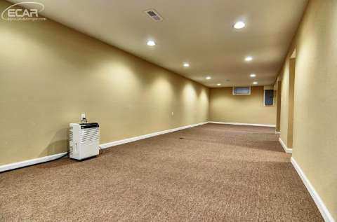 6497 Lapeer Road Burton, MI 48509 - Photo 29 of 39 20444937-28.JPG