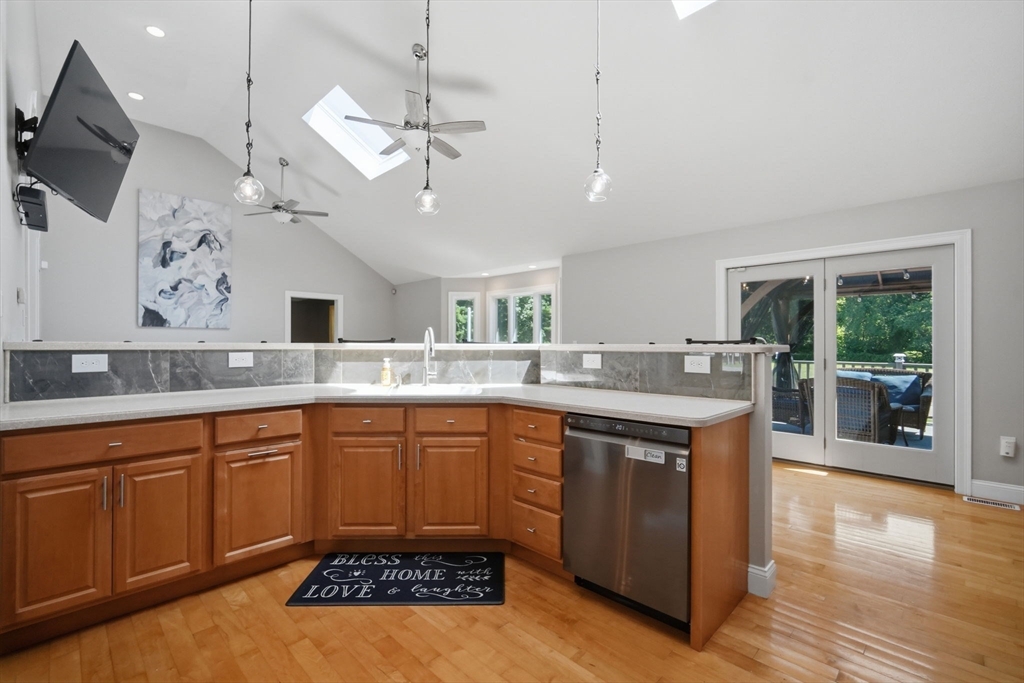 73 Meadowbrook Road Springfield, MA 01128 - Photo 5 of 39 Gallery Image 5