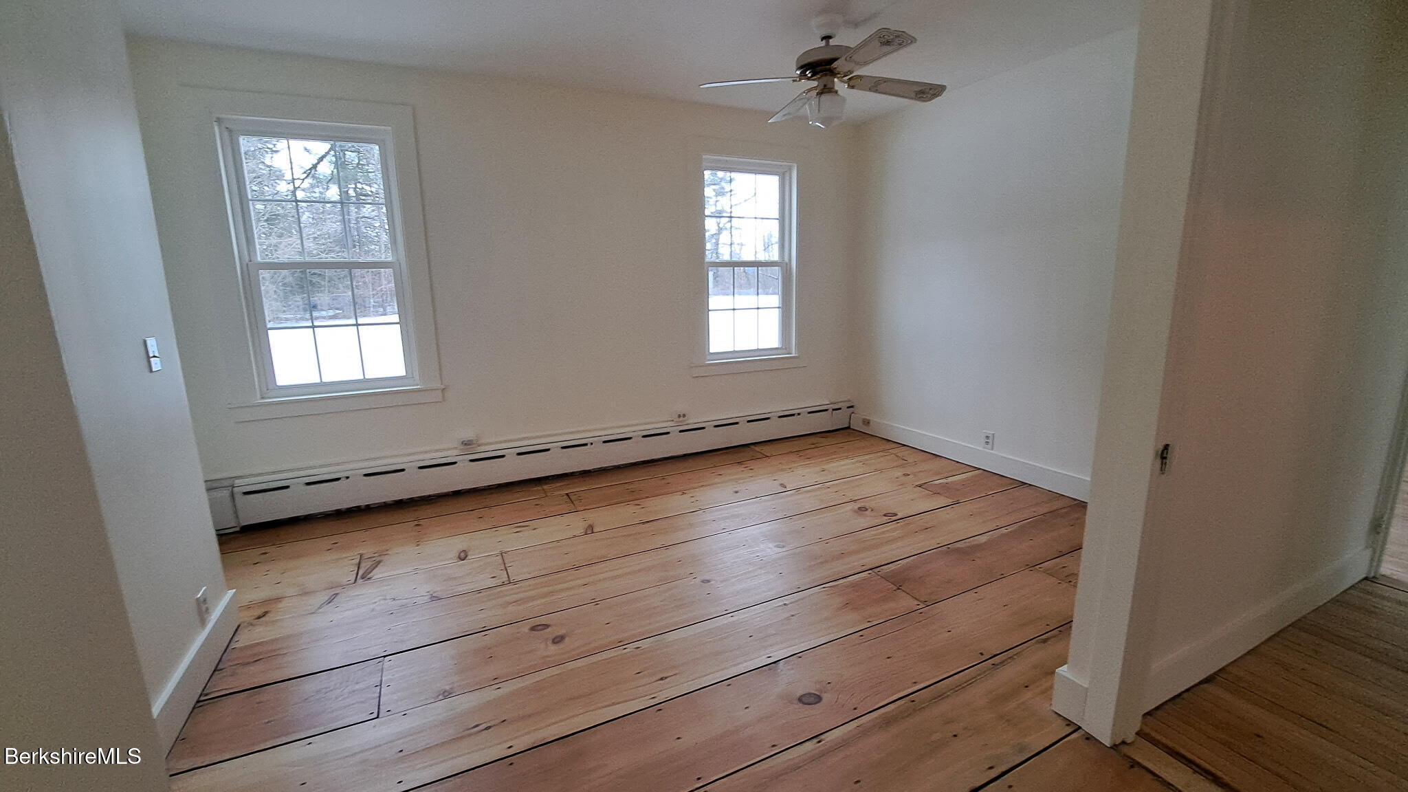 57 Main Street, Unit 10 Stockbridge, MA 01262 - Photo 11 of 12 Main bedroom4010537297213301167 (1)