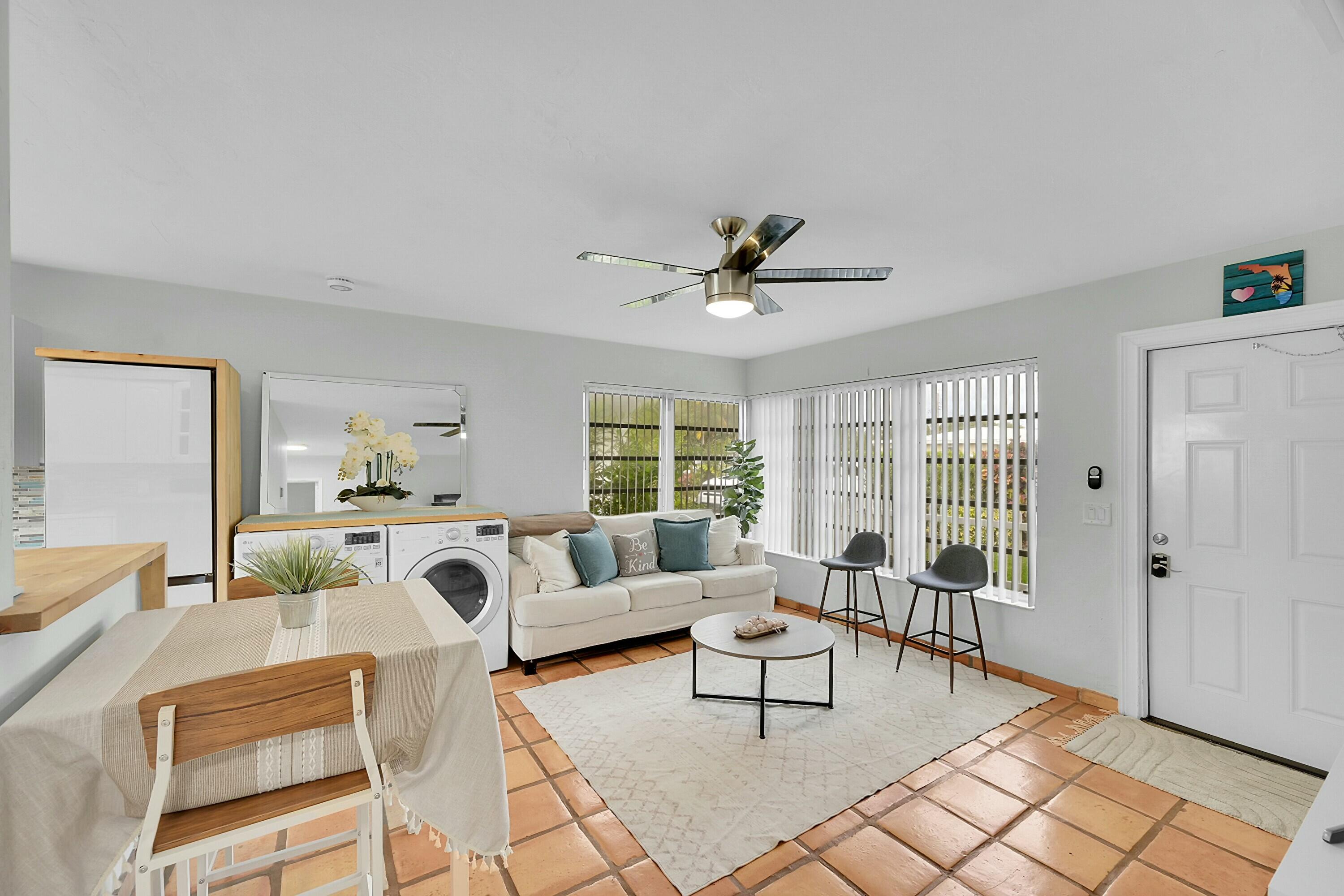2135 Northeast 4th Way Boca Raton, FL 33431 - Photo 5 of 16 Family/Entry