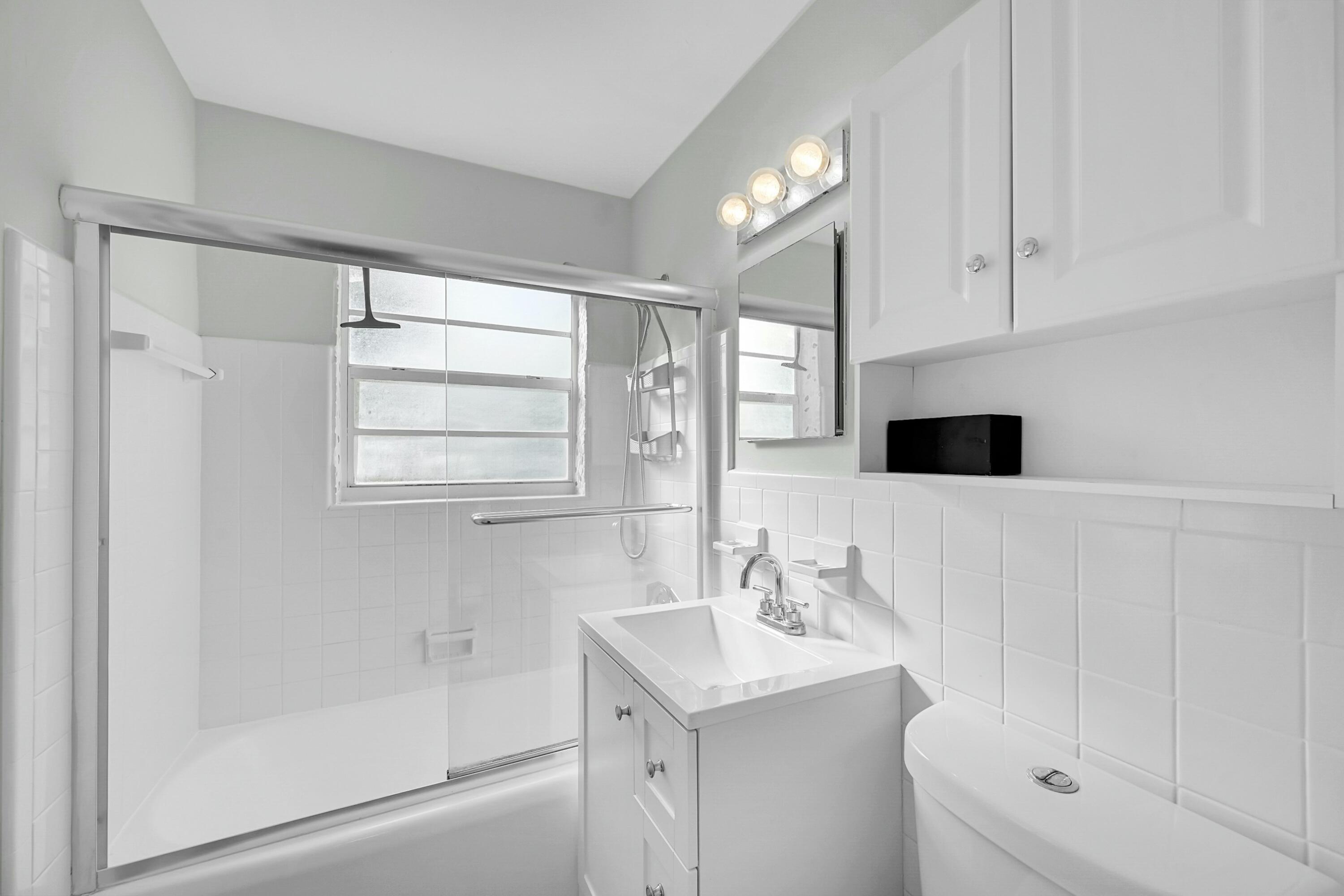 2135 Northeast 4th Way Boca Raton, FL 33431 - Photo 10 of 16 Bathroom 1