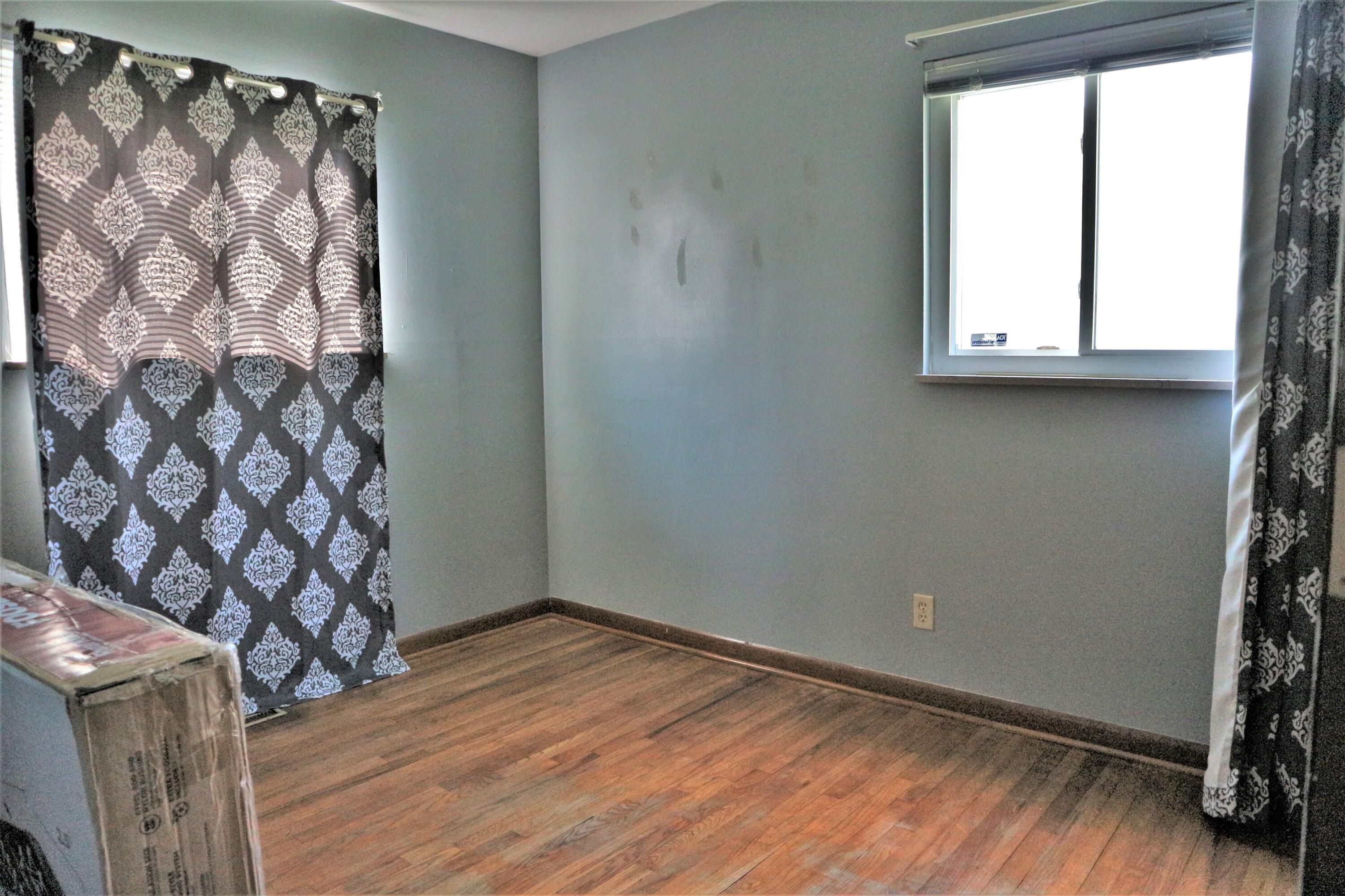 612 Roth Avenue Columbus, OH 43228 - Photo 5 of 10 IMG_3860