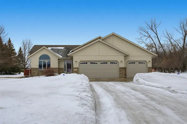 $420,000 | 1609 40th Avenue North, Moorhead, MN 56560